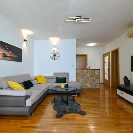 Apartment Cesarica Trogir