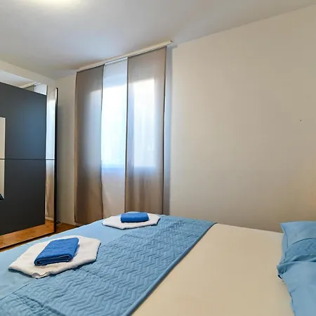 Cesarica Apartment Trogir