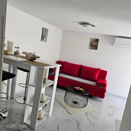 Cesarica Apartman *